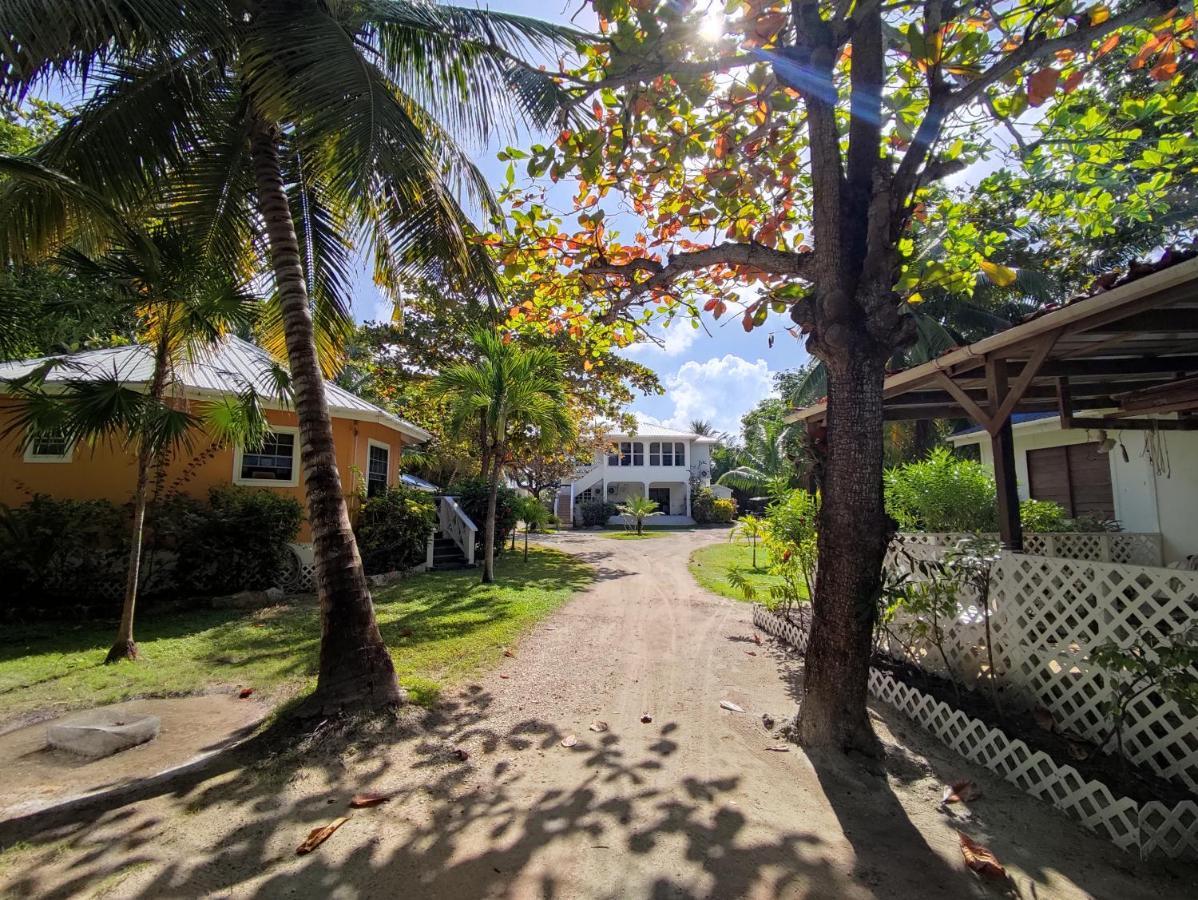 Cocotal Inn And Cabanas San Pedro  Exterior photo